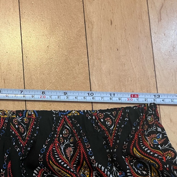 Elastic waist, printed woven shorts with lace hem finish - Picture 3 of 4